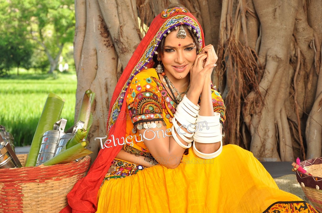 Lakshmi Manchu Photos
